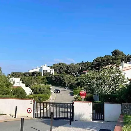 Ey - Waterfront With A View Hébergement de vacances